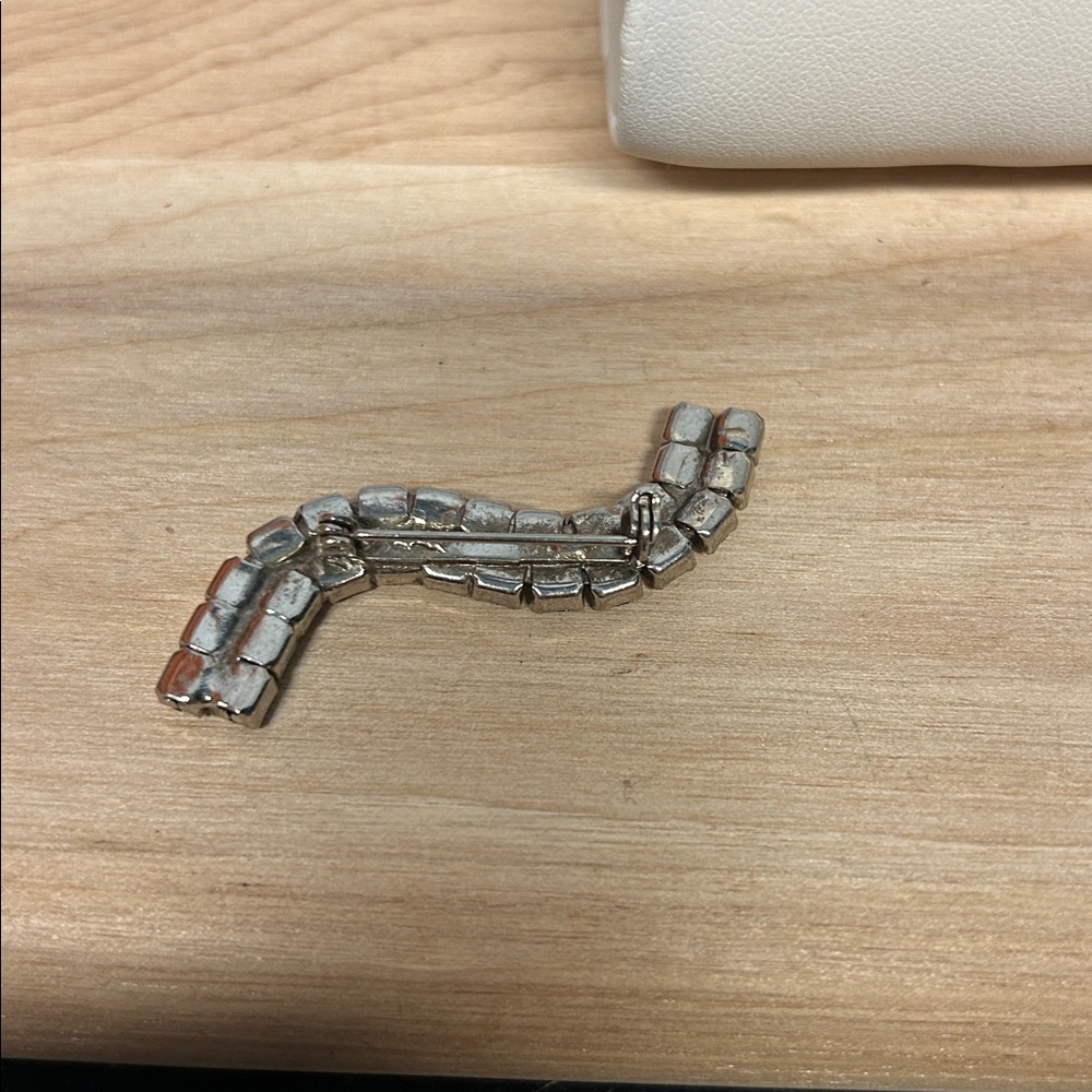 Silver Rhinestone Wave Brooch - Picture 3 of 4